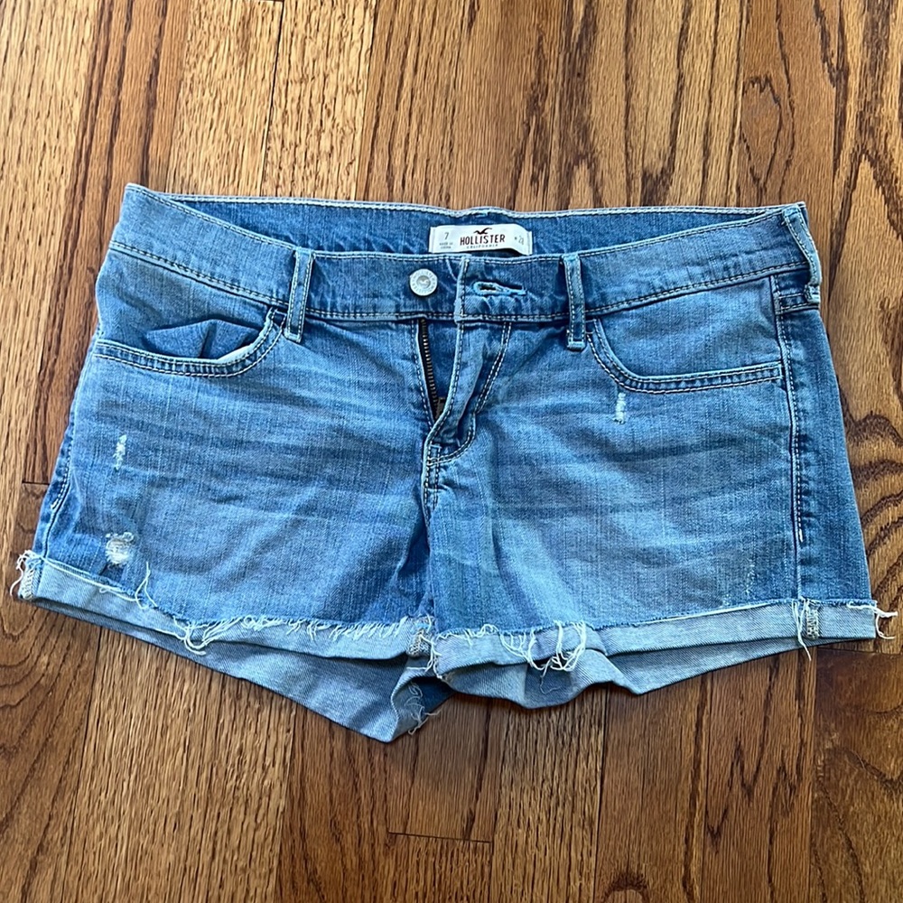 Hollister Jean Shorts. New without tags. Size 7
